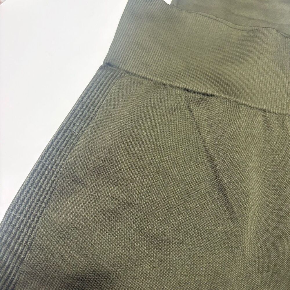 Victoria’s Secret Pink Olive Green Seamless Workout Tights and Sports Bra M/L - Picture 3 of 12